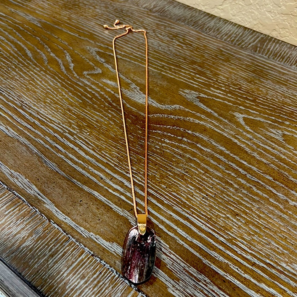 Kendra Scott necklace